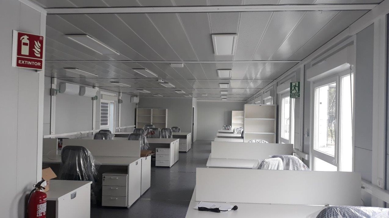 Diseño de oficinas prefabricadas para equipos híbridos: distribución, acústica y zonas clave para productividad